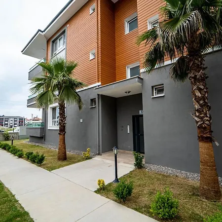 아파트 Comfortable Flat With Shared Pool Backyard And A Refreshing Balcony In 달라만