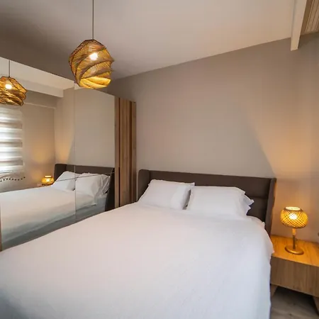 Comfortable Flat With Shared Pool Backyard And A Refreshing Balcony In * 달라만