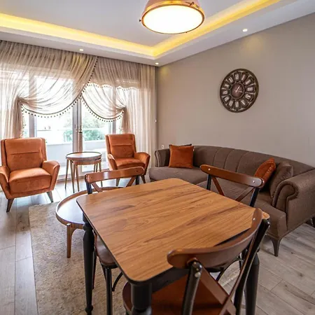 Comfortable Flat With Shared Pool Backyard And A Refreshing Balcony In 달라만