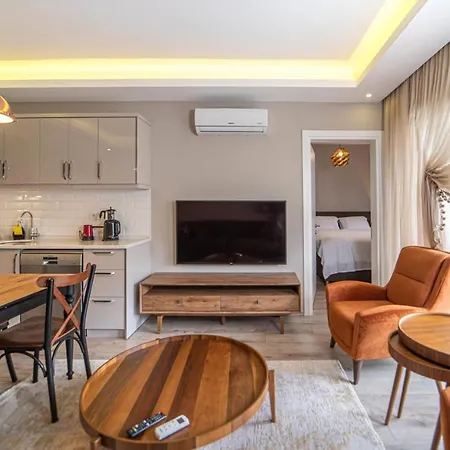 Comfortable Flat With Shared Pool Backyard And A Refreshing Balcony In 아파트 *