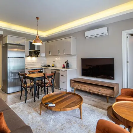 Διαμέρισμα Comfortable Flat With Shared Pool Backyard And A Refreshing Balcony In *