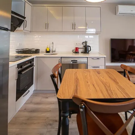 Comfortable Flat With Shared Pool Backyard And A Refreshing Balcony In Διαμέρισμα Dalaman